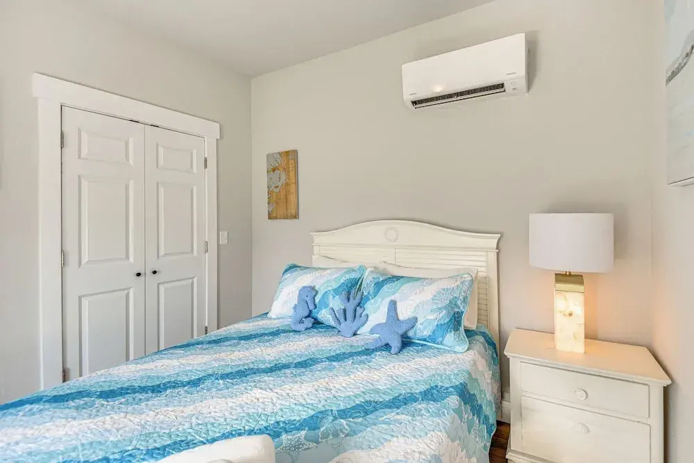 Outer Banks Couples Escape Near Beach & Gardens!