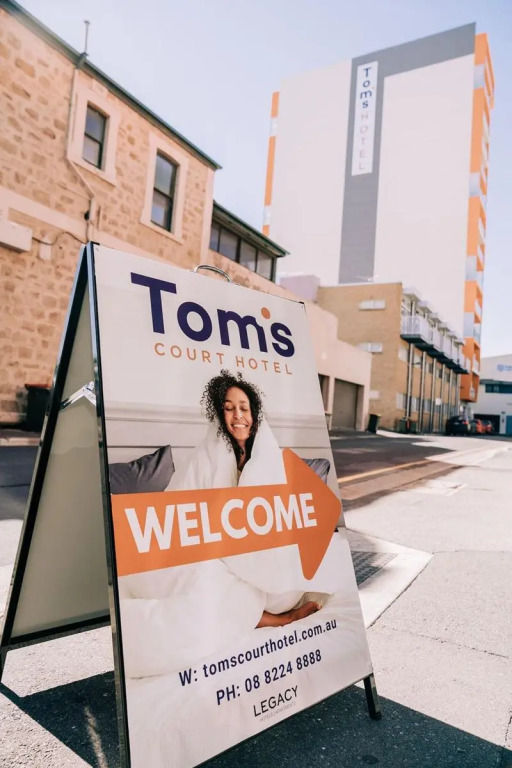 Toms Court Hotel