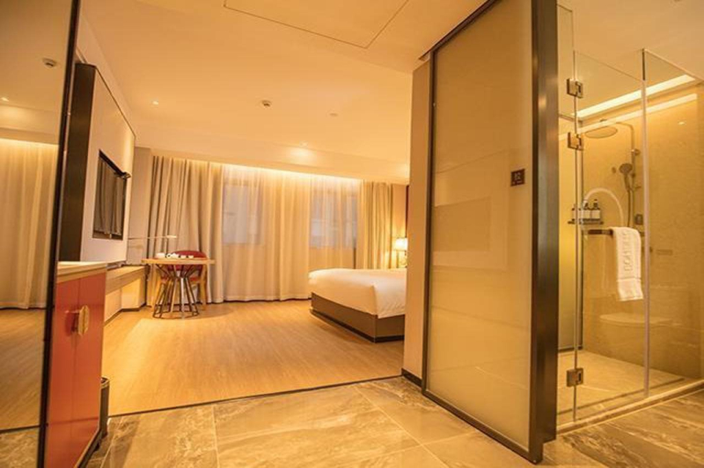 ECHENG Hotel (Zhanjiang Wuchuan Jinsha Plaza)