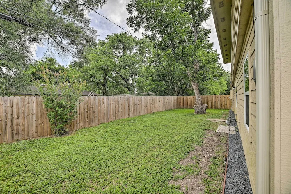 Spacious Houston Family Home With Game Room!