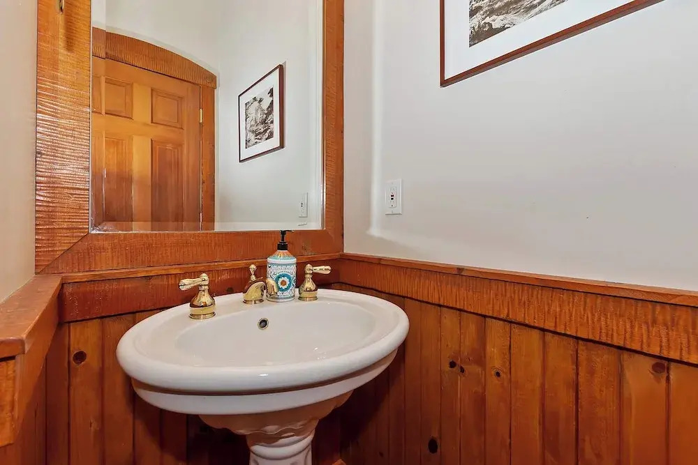 Matterhorn Peak Lodge – Upscale Mountain Escape
