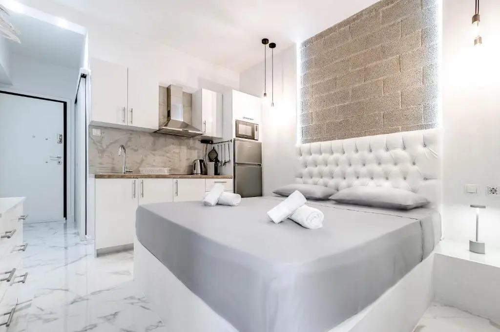 Lux studio 11 with yard in the heart of Athens
