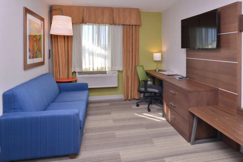 Holiday Inn Express Hotel and Suites Stevens Point by IHG
