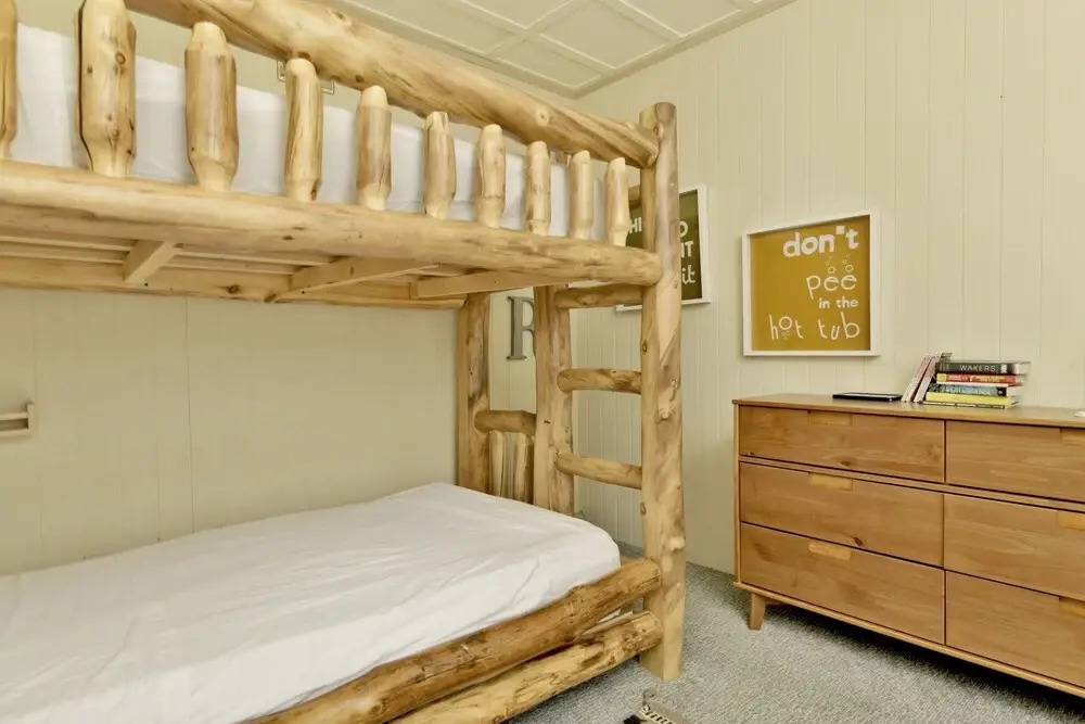 2172-bow Canyon Cabin 3 Bedroom Home by RedAwning