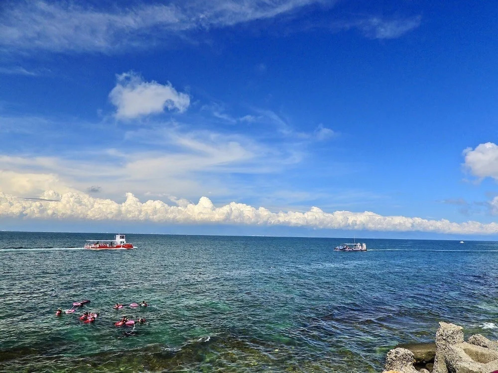 Ecotourism skim month B & B
