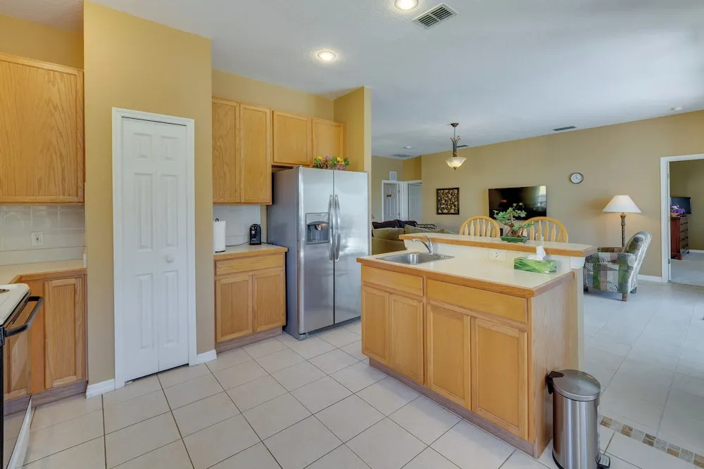 Lake-View Escape w/ Lanai in Kissimmee