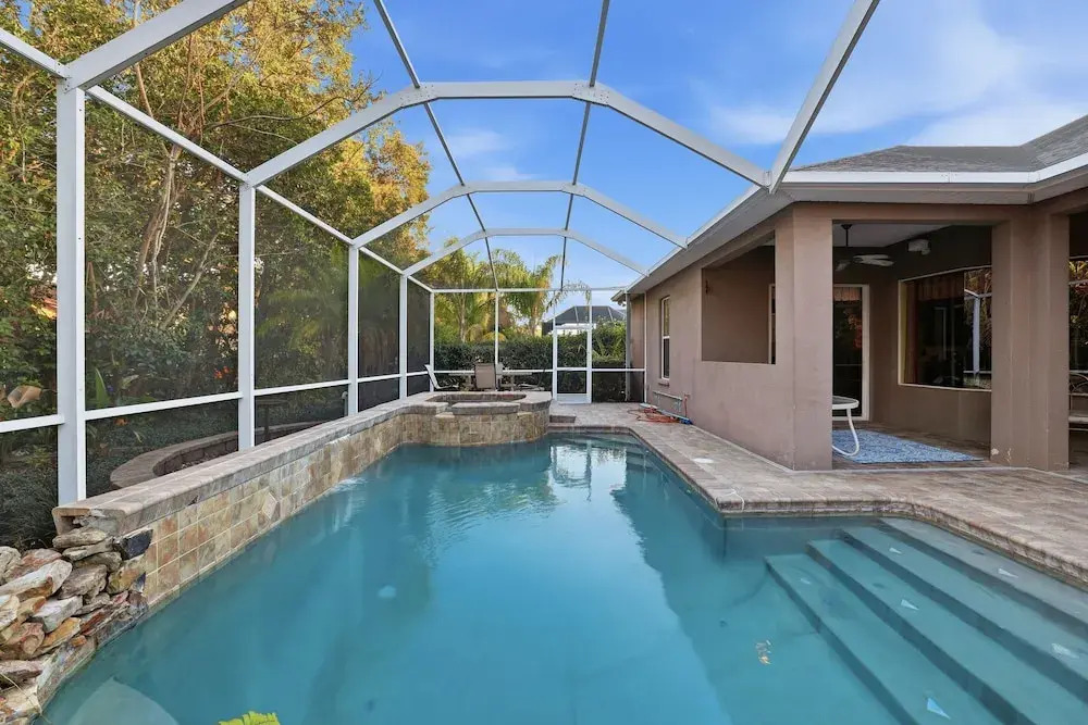 Charming 3br Oasis Comfort, Pool & Sunshine 3 Bedroom Home