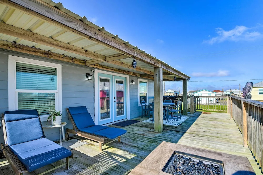 Steps to Sand: Surfside Beach Gem w/ Large Yard