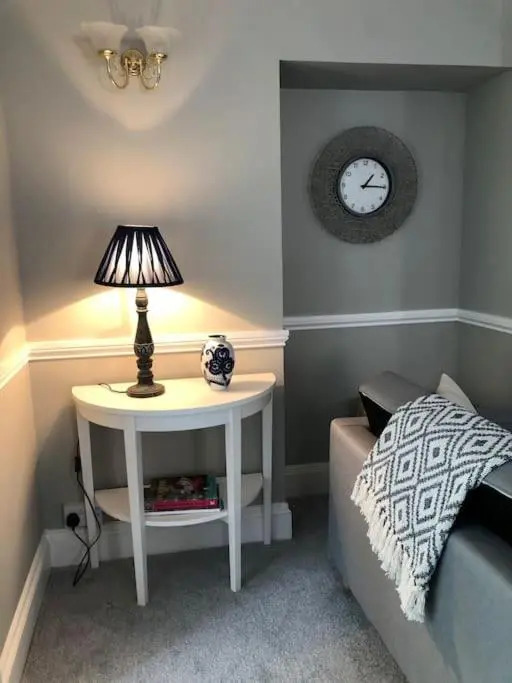 Self contained guest house with walking distance to beach and town center