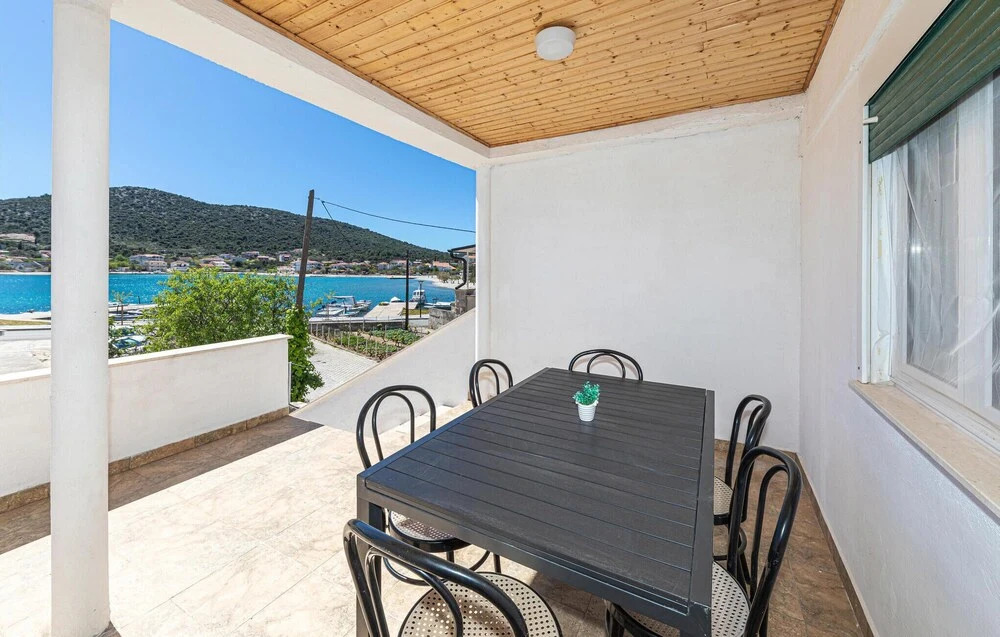 Gorgeous Home In Vinisce With House Sea View
