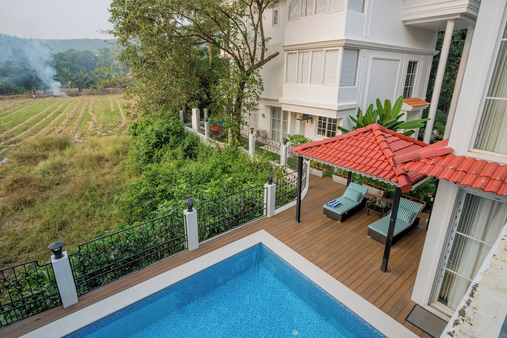 ELIVAAS Prive Suntuarios Casa Iris 4BHK