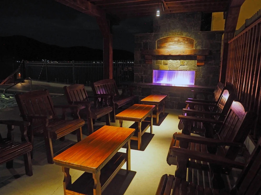 The Lake Motel