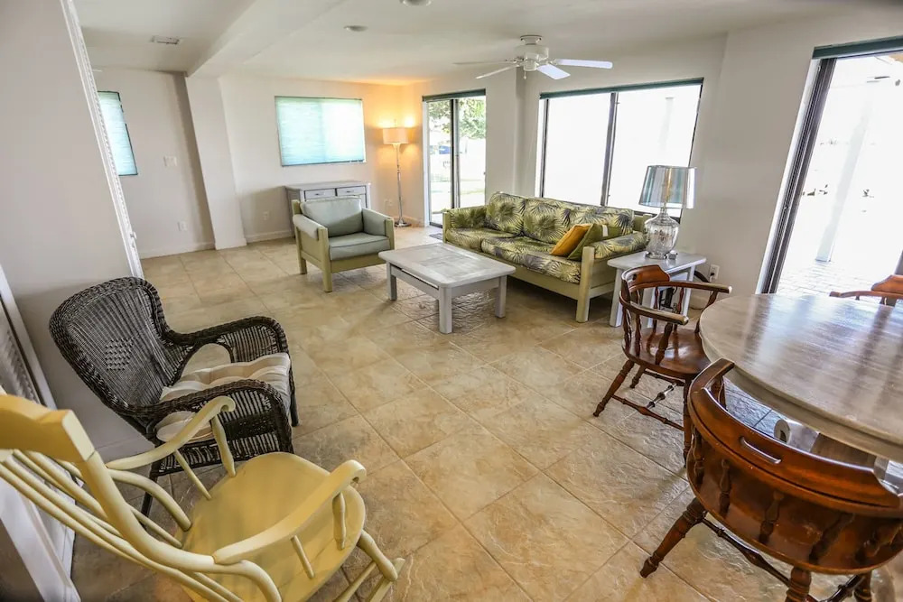 205 Bayview Ave. - M