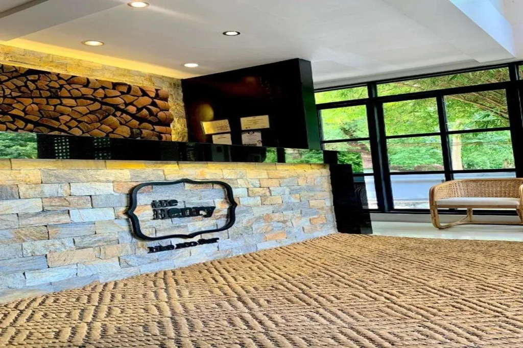 The Henry Resort Taramindu Laiya