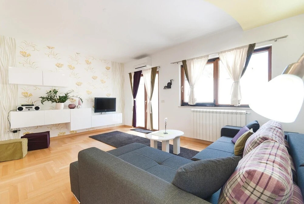 Amazing Home in Rovinj with Hot Tub, WiFi & 2 Bedrooms