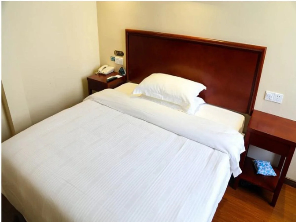 GreenTree Inn JiangSu WuXi BinHu HuiHe Road XiHui Garden Express Hotel