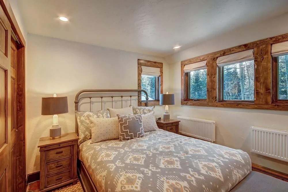 Creekside Chateau Private Waterfall Creek Breck Private Nature Setting Spa