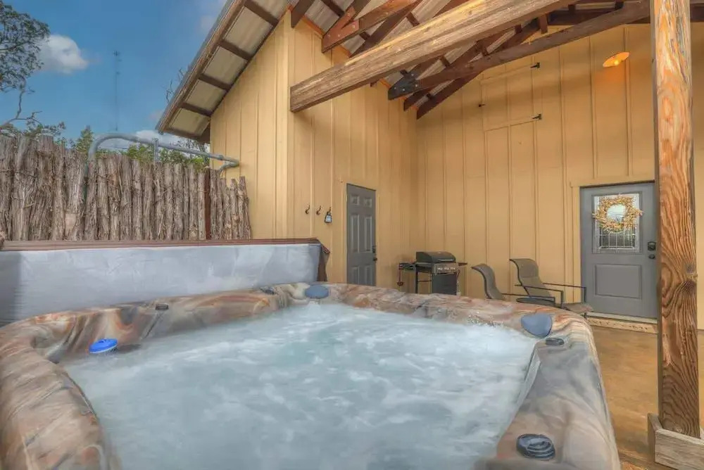 West End Nest With Hot Tub!