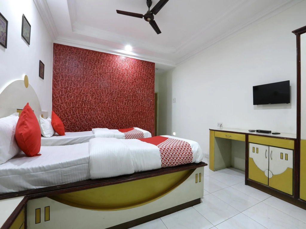 OYO Flagship 12049 Hotel Ravi Kiran Executive