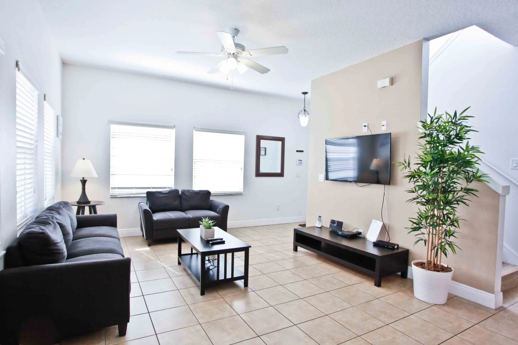 Pet Friendly 4 Bedroom Townhome in Bella Vida , Kissimmee, US
