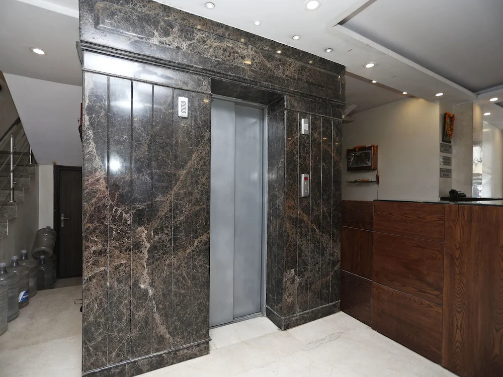 OYO 14687 Hotel Avtar