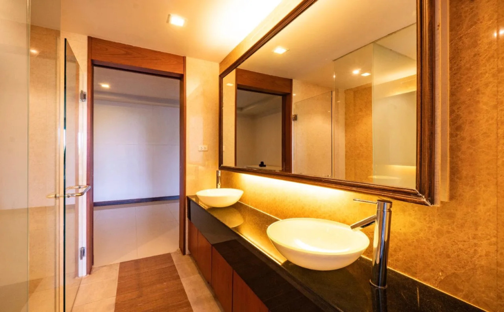 CAPITAL O890 The Royal Bay View Villas