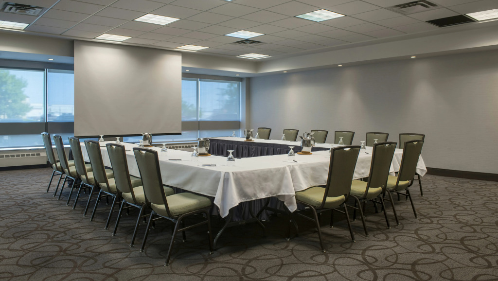 Hilton Winnipeg Airport Suites