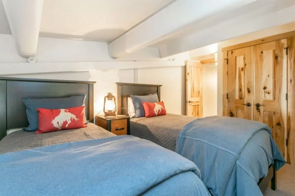 Spacious 3 Bedroom Condo In Lionshead Village - 100 Yards To Lift, Pool, Hot Tub