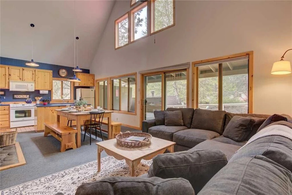 2 Circle 4 Cabin