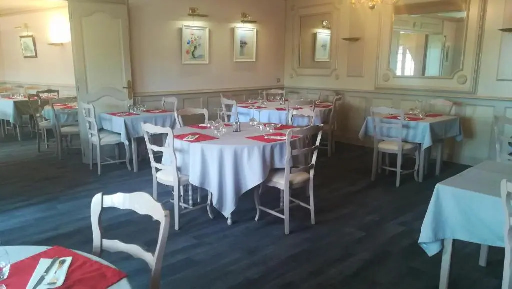 Logis Hôtels - Hôtel et Restaurant Le Lion dOr