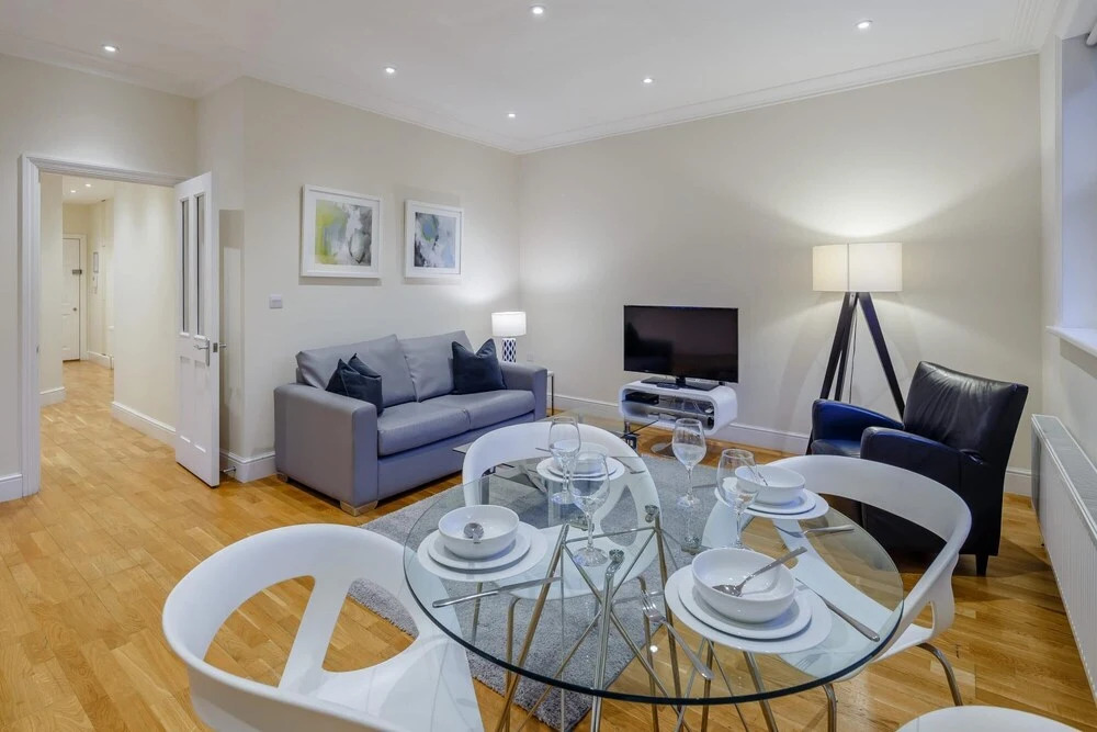 Stylish Apartment set in Victorian Red Brick