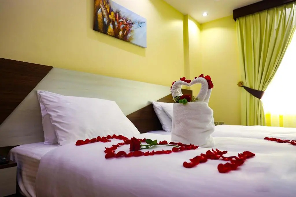 F & H Hotel
