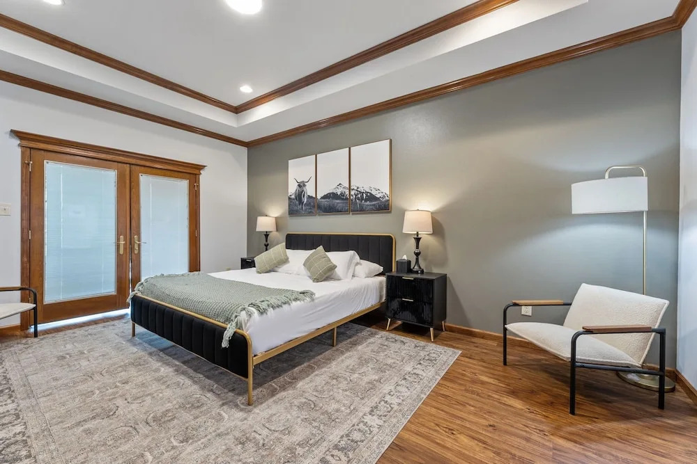 Golf-side Luxe Escape Sleeps 13 Hot Tub & Theater