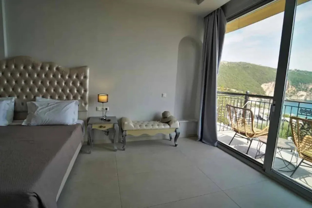 Enjoy Lichnos Bay Village, Camping, Hotel and Apartments