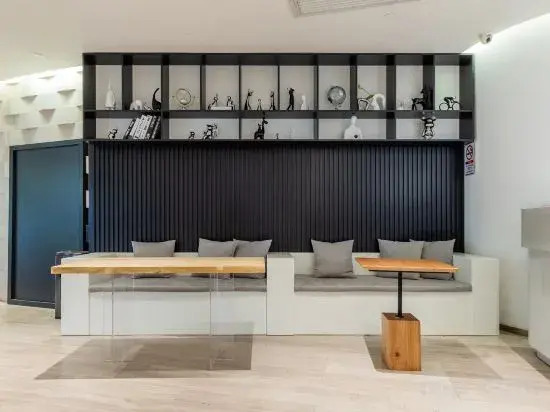 Guangzhou Sun Yat-sen University First Hospital Dongshankou Subway Yumi Boutique Apartment