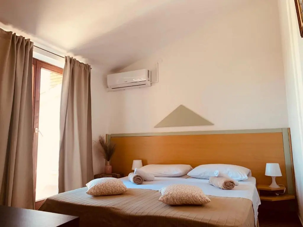 Room in Guest Room - Linc Rooms & Apartments