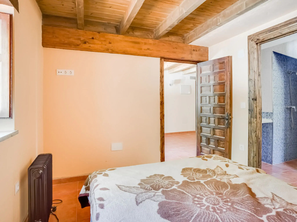 Rustic Holiday Home in Merilla with Valley View