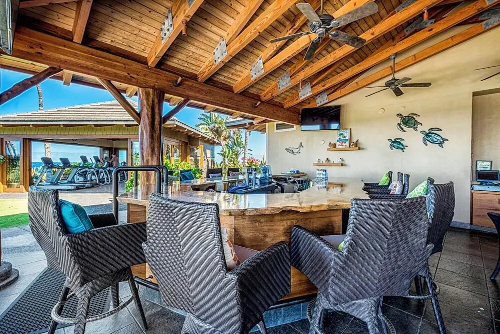 Direct Ocean Front - AC - Concierge Included - Ocean Viewing Lanai & Near Shops! -vrkcv