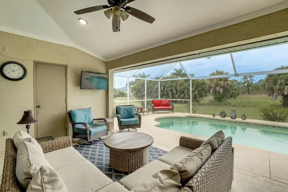 Beach Days & Fairways: Rotonda West Snowbird Home