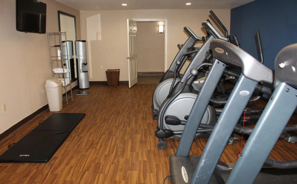 Comfort Inn & Suites Near Six Flags & Medical Center
