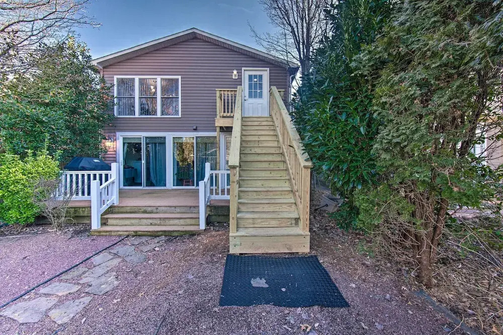 Central Hummelstown Apt: 4 Miles to Hershey Park!