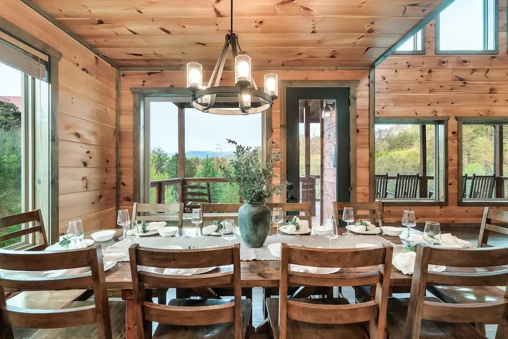 Smoky Horizon by Avantstay Game Room, Movie Theater, Deck w Hot Tub Views!