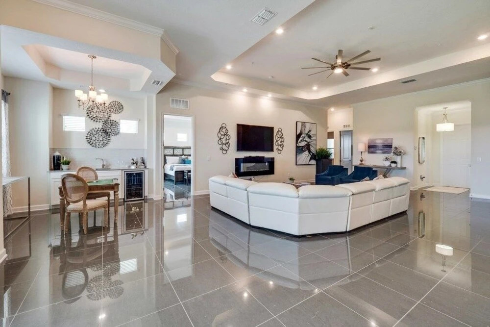 Chic Ultra Modern Near Disney! 4 Bedroom Condo
