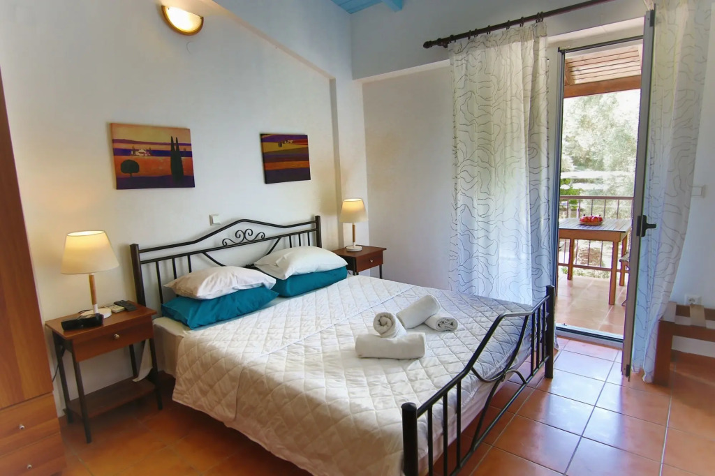 POROS BEACH camping- studios