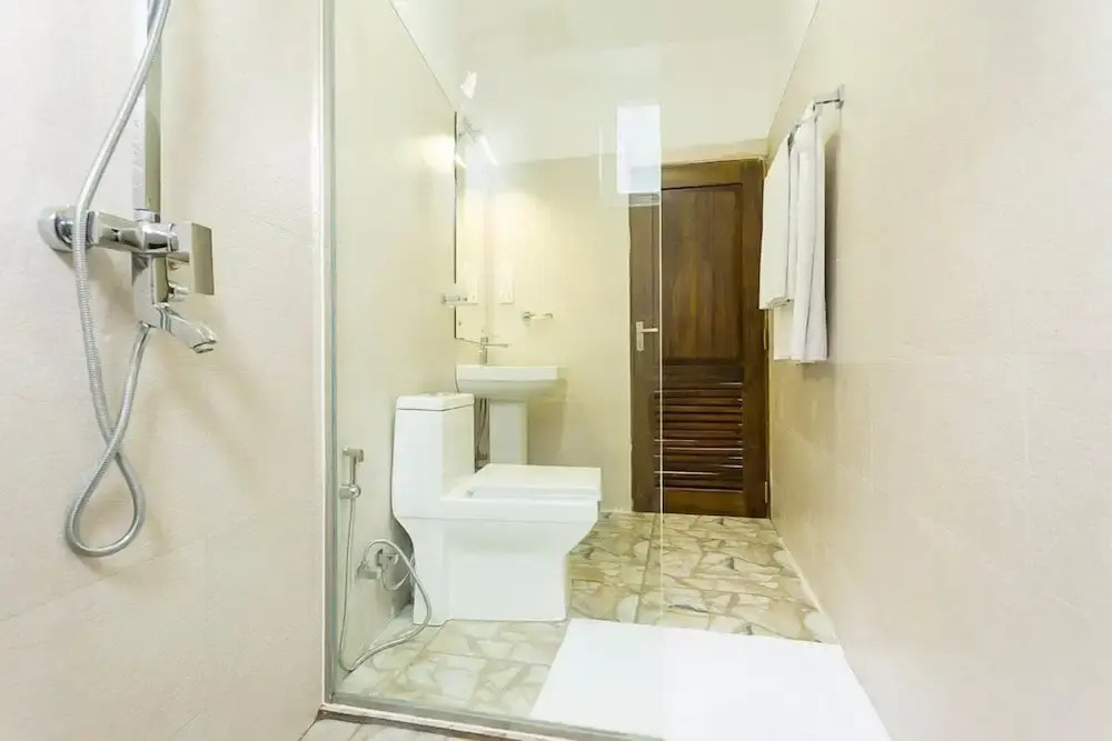 360 Lake View Hotel