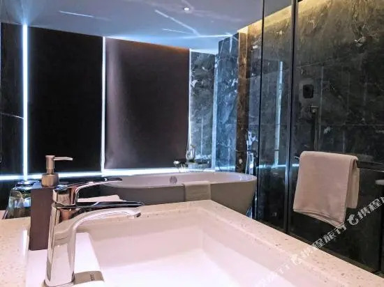 Paco Hotel Guangzhou Baiyun Airport Liantang Metro
