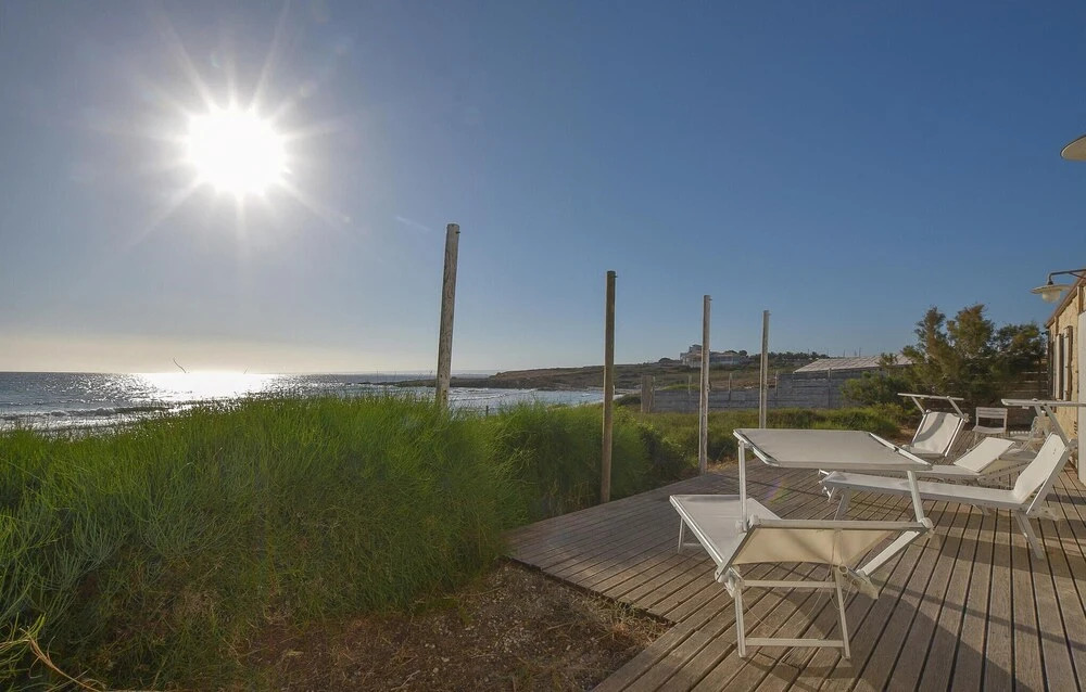 3 Bedroom Beach Front Home In Siracusa