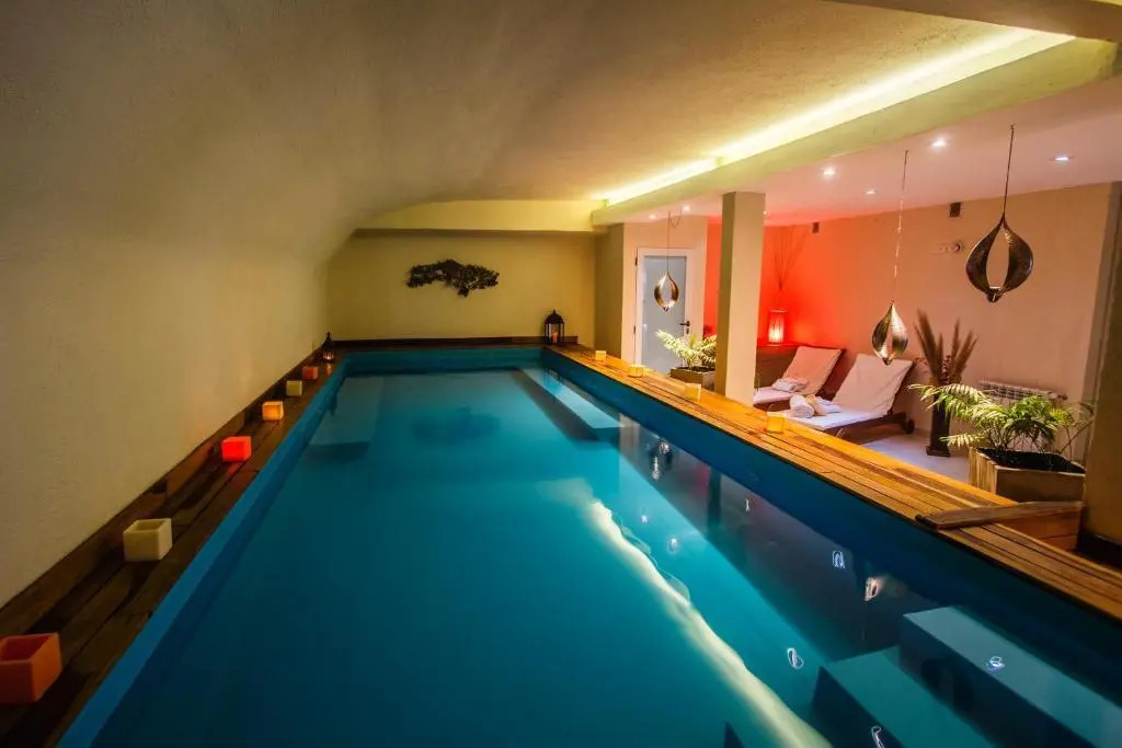 BlackStone Apart Boutique Hotel