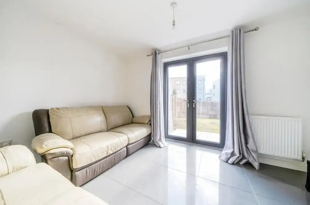 Lakeview House - Sleeps 6, Garden & Free Parking