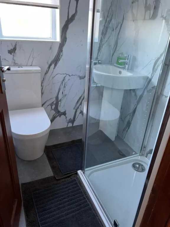 4 Bed Bungalow Near Airport